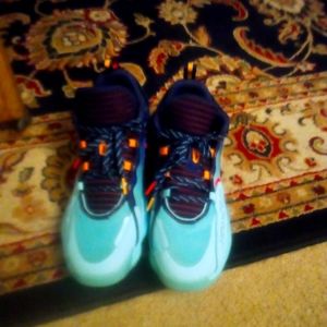 Size 11.5 Adidas "dame time" 7s EXTPLY